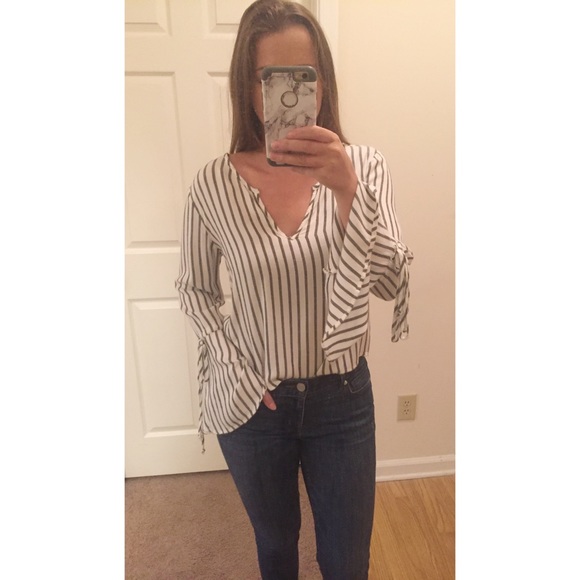 Anthropologie Cloth & Stone Bell Sleeve Blouse - Picture 2 of 6